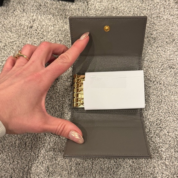 YSL Cassandra Key Case in Gray Grain de Poudre Leather NWB - Picture 8 of 13